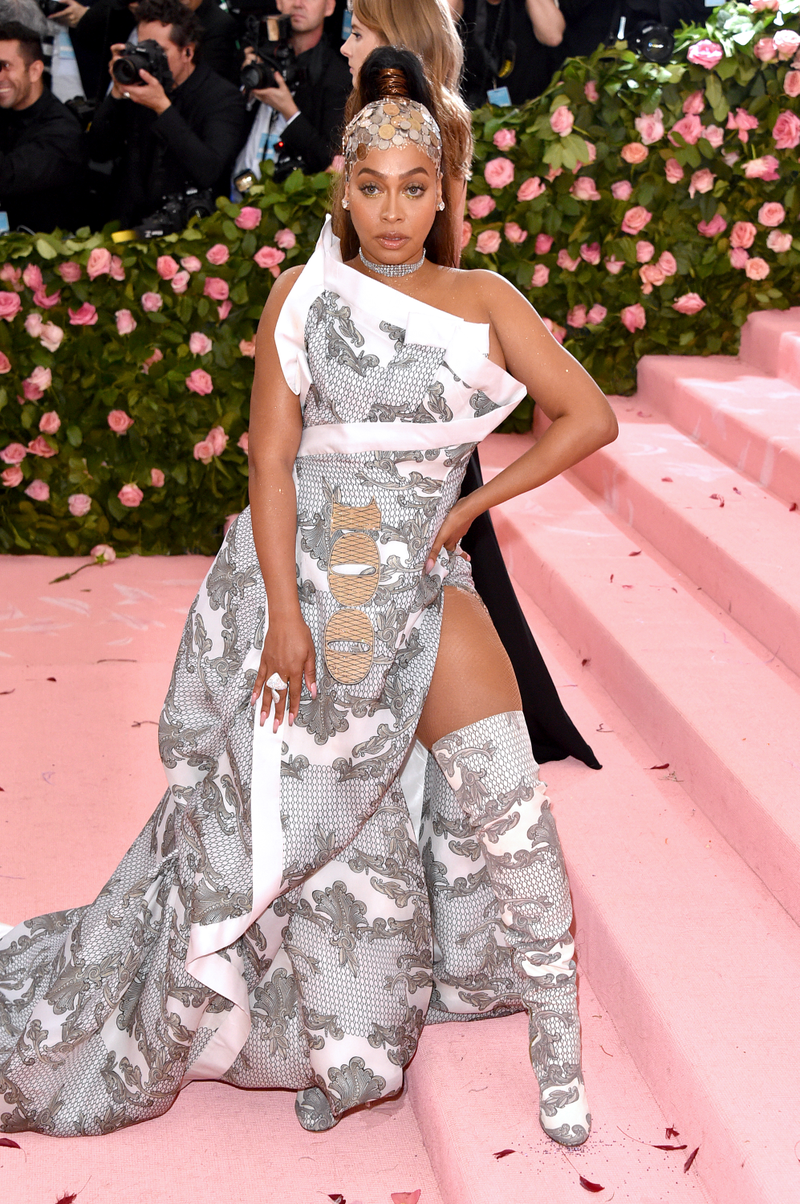 Illustration for article titled Elites Go Camping: Every Look from the 2019 Met Gala Red Carpet